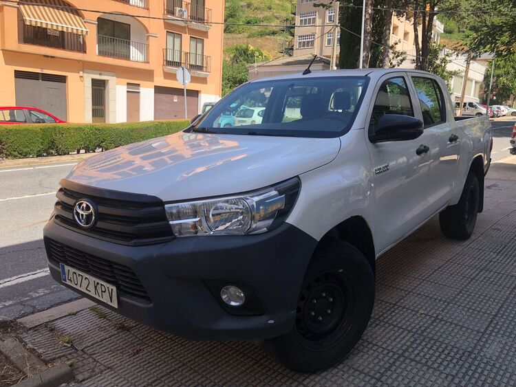 Toyota Hilux 2.4 D-4d cabina foto 2